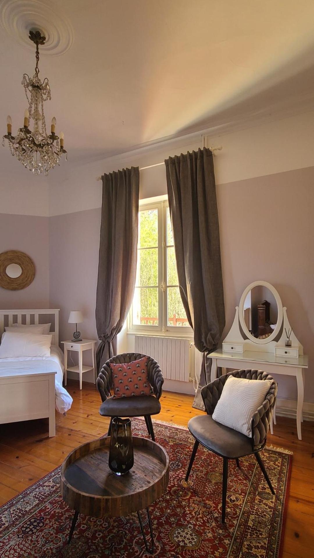 ヴィルヌーヴ・シュル・ロット Le Manoir Du Moulin De Madame Bed & Breakfast エクステリア 写真