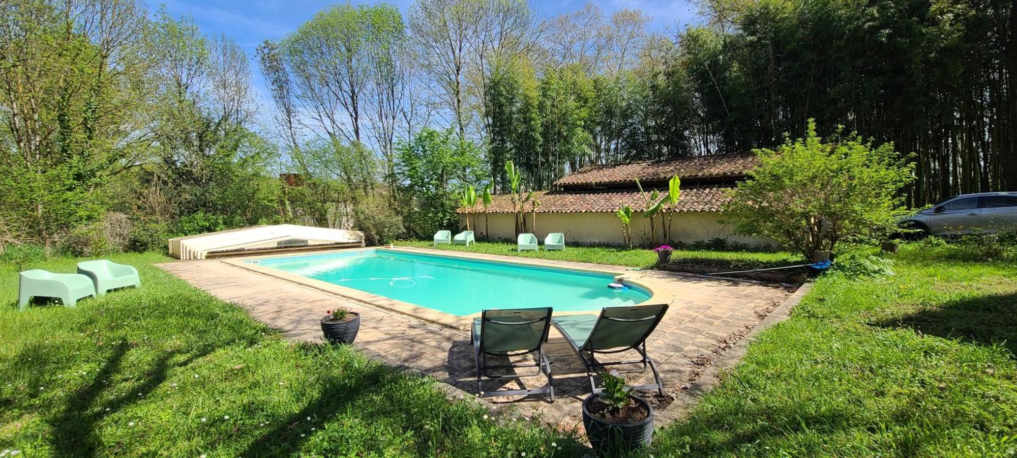 ヴィルヌーヴ・シュル・ロット Le Manoir Du Moulin De Madame Bed & Breakfast エクステリア 写真
